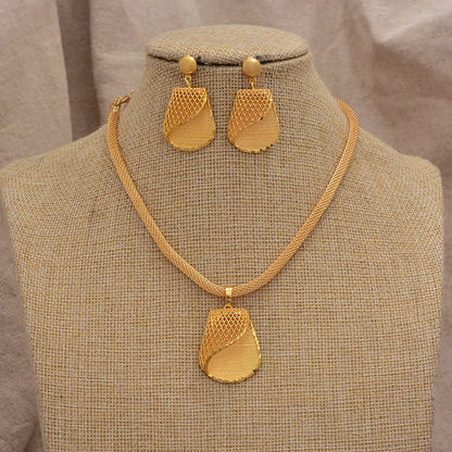 Schmuckset in Goldoptik mit Blütenmotiv