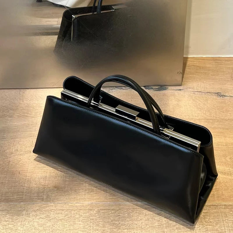 Handtasche magnetisch aus Leder