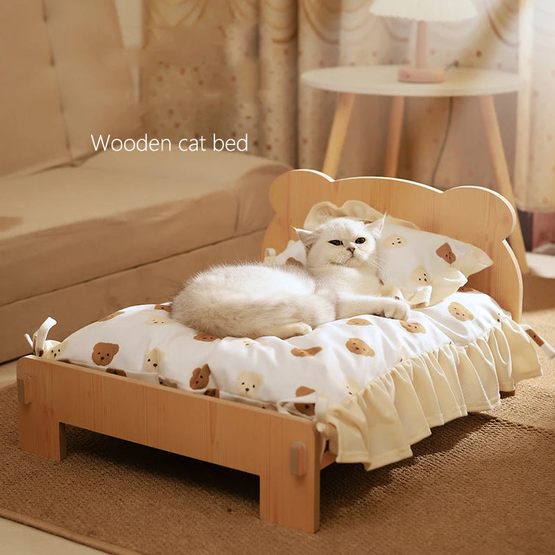 Katzenbett aus Holz im Teddy-Look