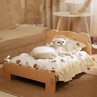 Katzenbett aus Holz im Teddy-Look