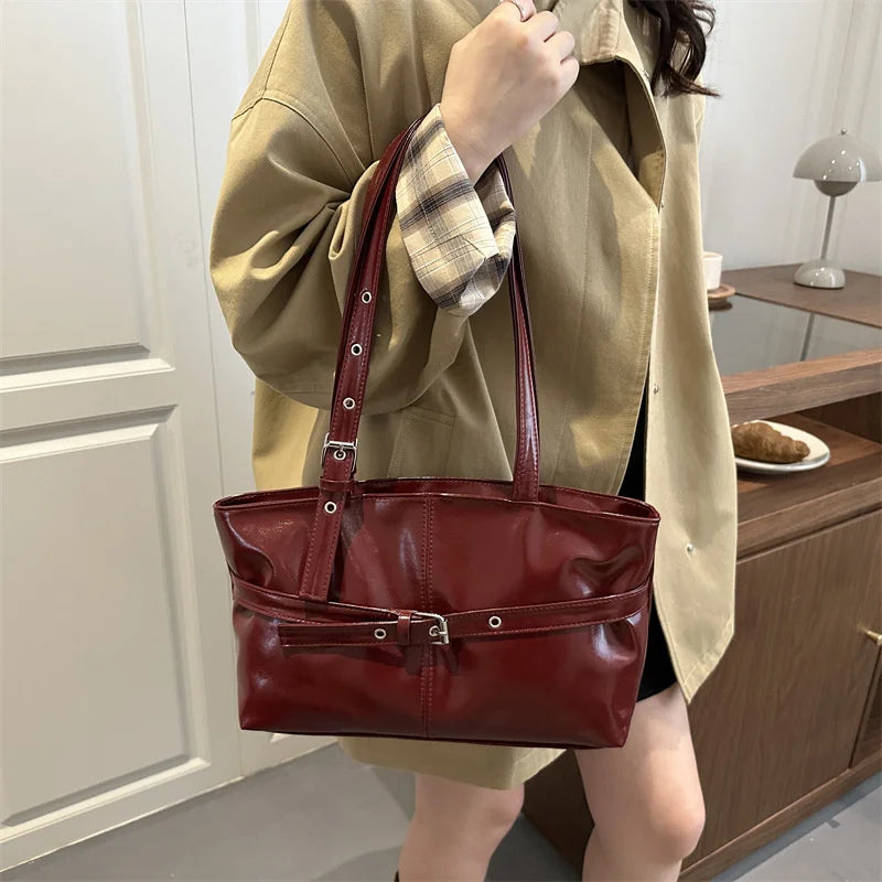 Luxury Wine Red Underarm Bag for Women Autumn/Winter Retro Commuter Shoulder Bag Casual Large Capacity Rivets Belt Totes – Ansicht 4