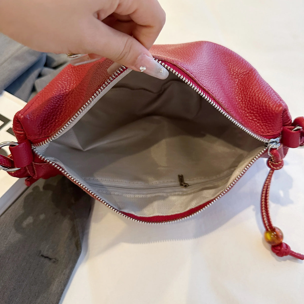 Schultertasche aus Echtleder – Ansicht 6