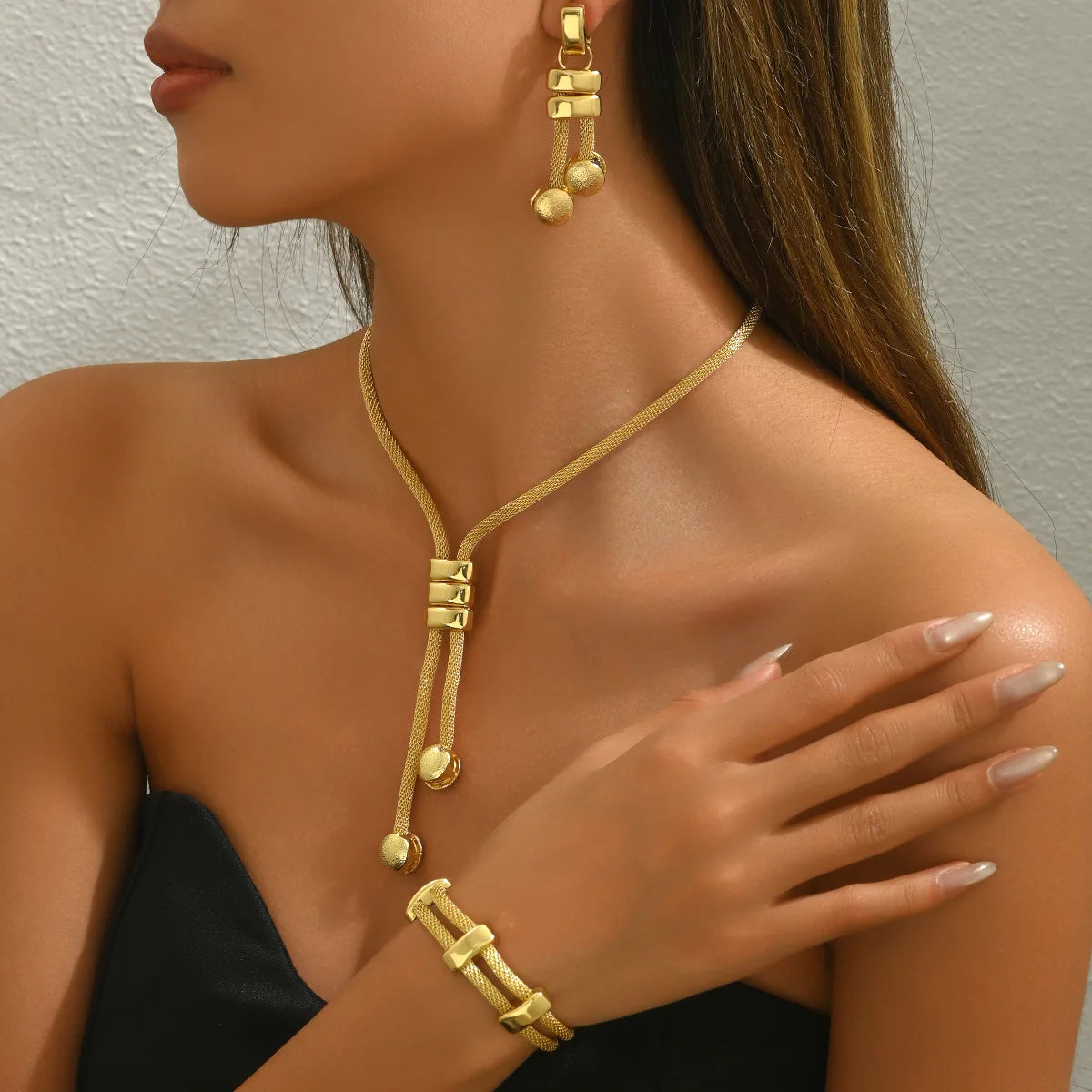 Schmuckset mit Quaste und langer Kette
