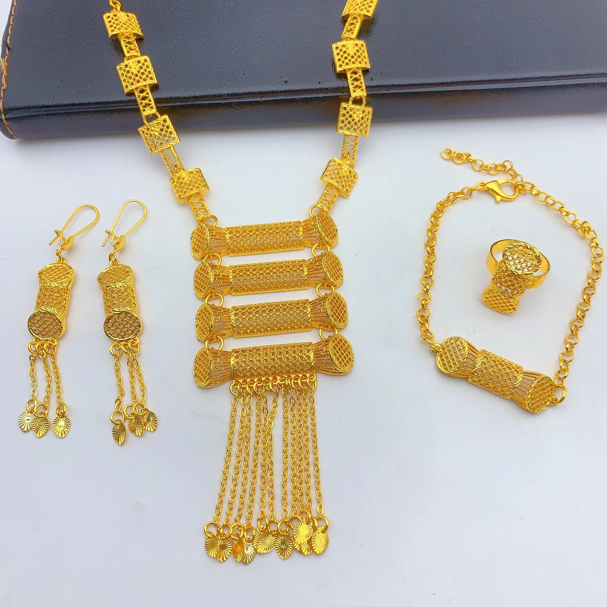 Schmuckset mit Quaste vierteilig – Ansicht 2