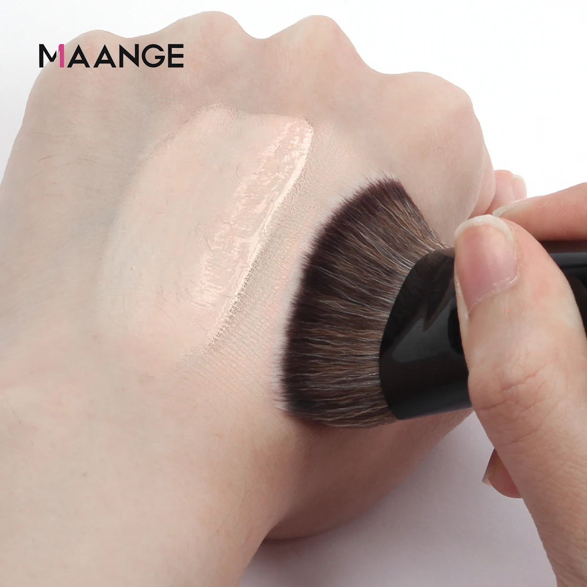 VitaCare™ VelvetStroke Flat-Head Professional Foundation Brush