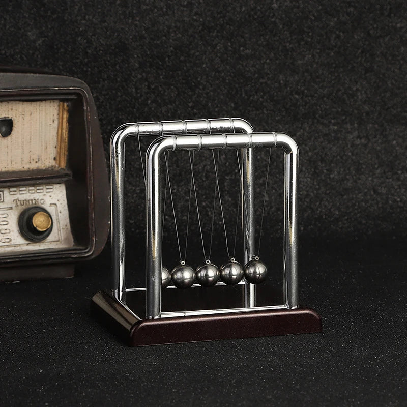VitaHome™ KineticBalance Newton's Cradle (Metall-Kugelspiel) – Ansicht 5