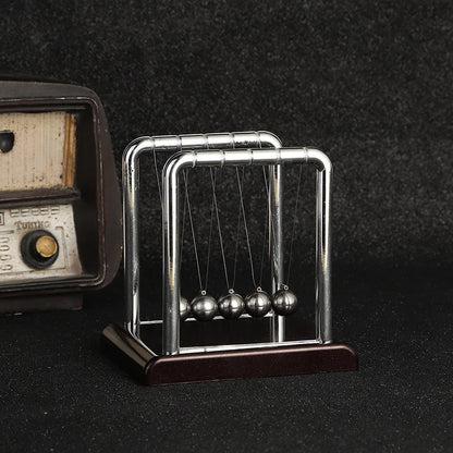 VitaHome™ KineticBalance Newton's Cradle (Metall-Kugelspiel) – Ansicht 5