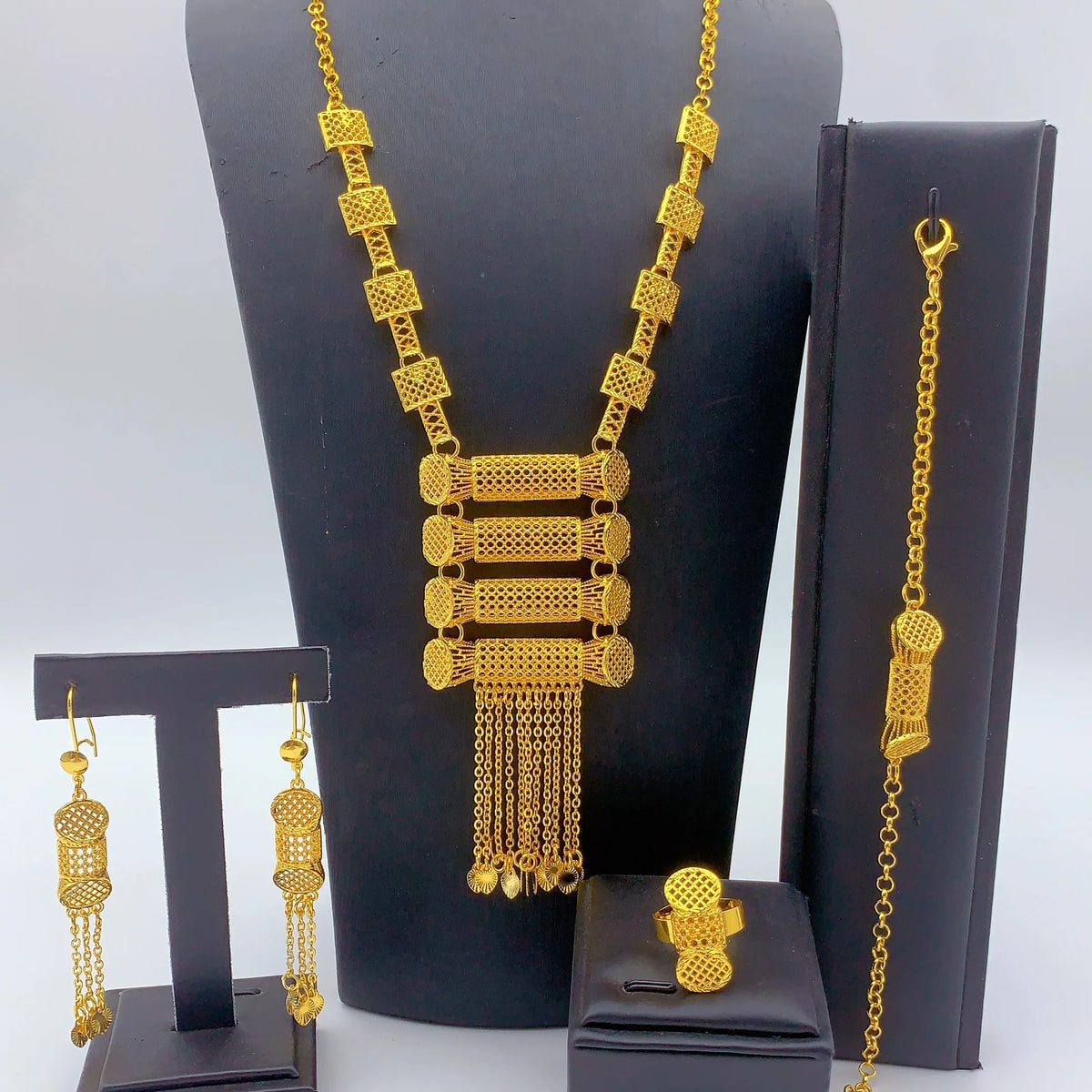 Schmuckset mit Quaste vierteilig